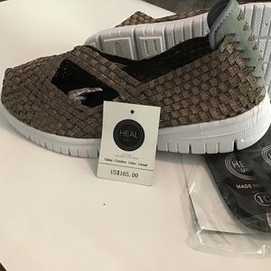 Shoes 10 Stretch, Tan Gold Shimmer Stretch NWT